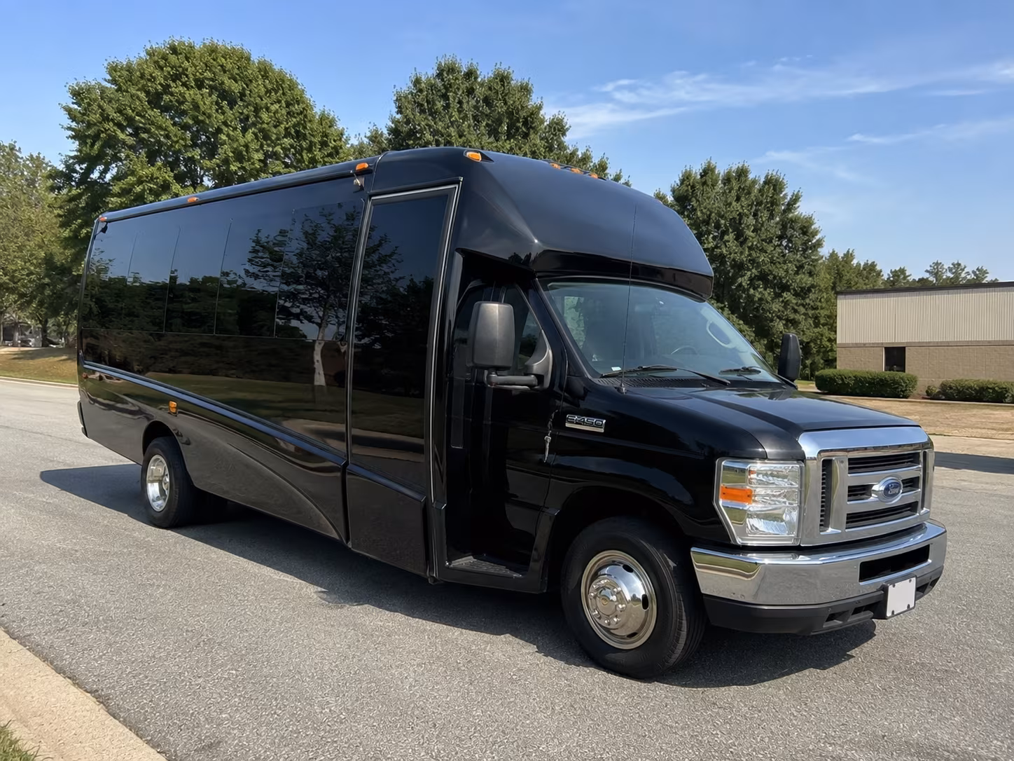 bus rentals for bands and performers traveling through youngstown
