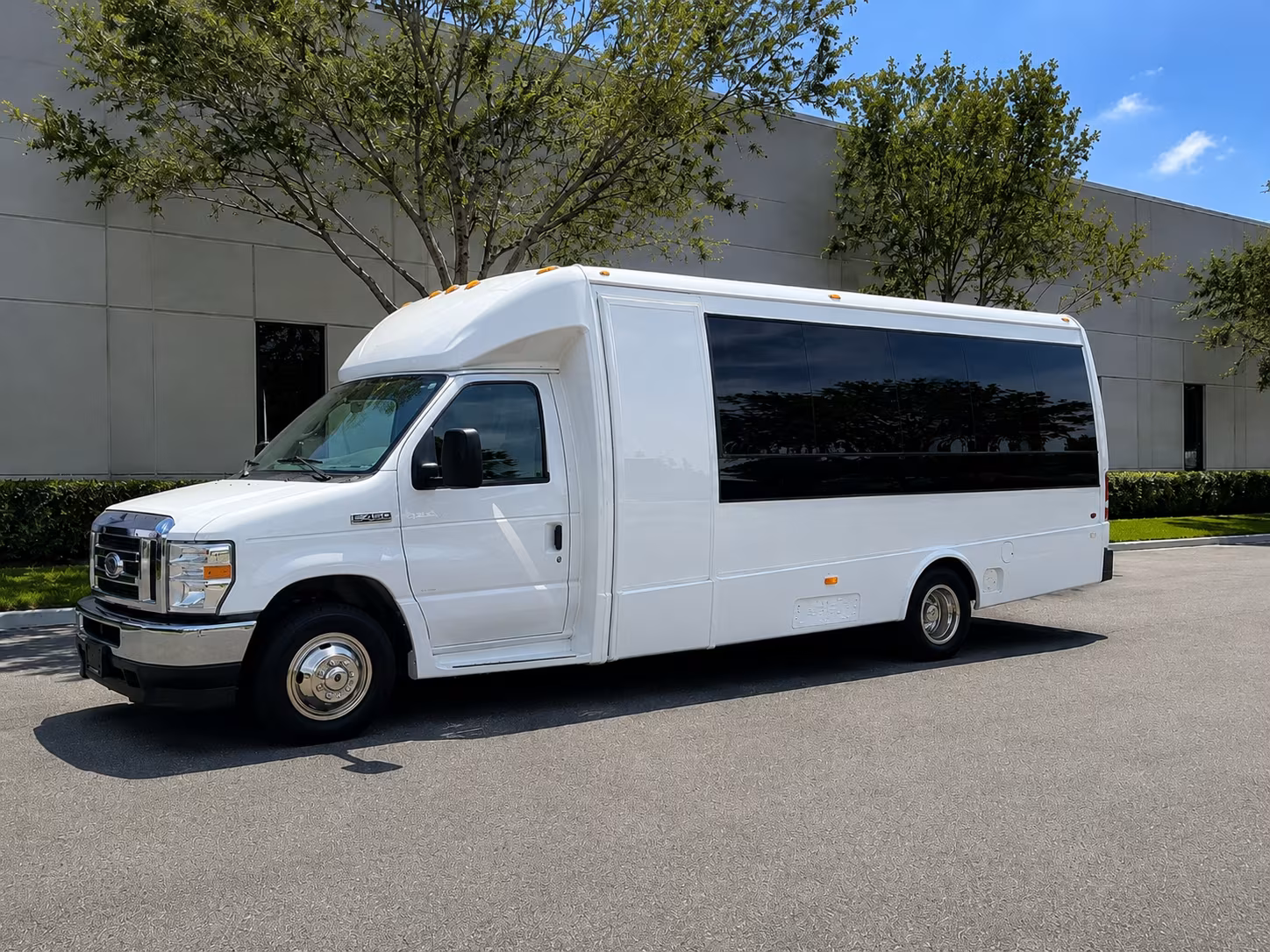 corporate airport transfer buses to and from youngstown