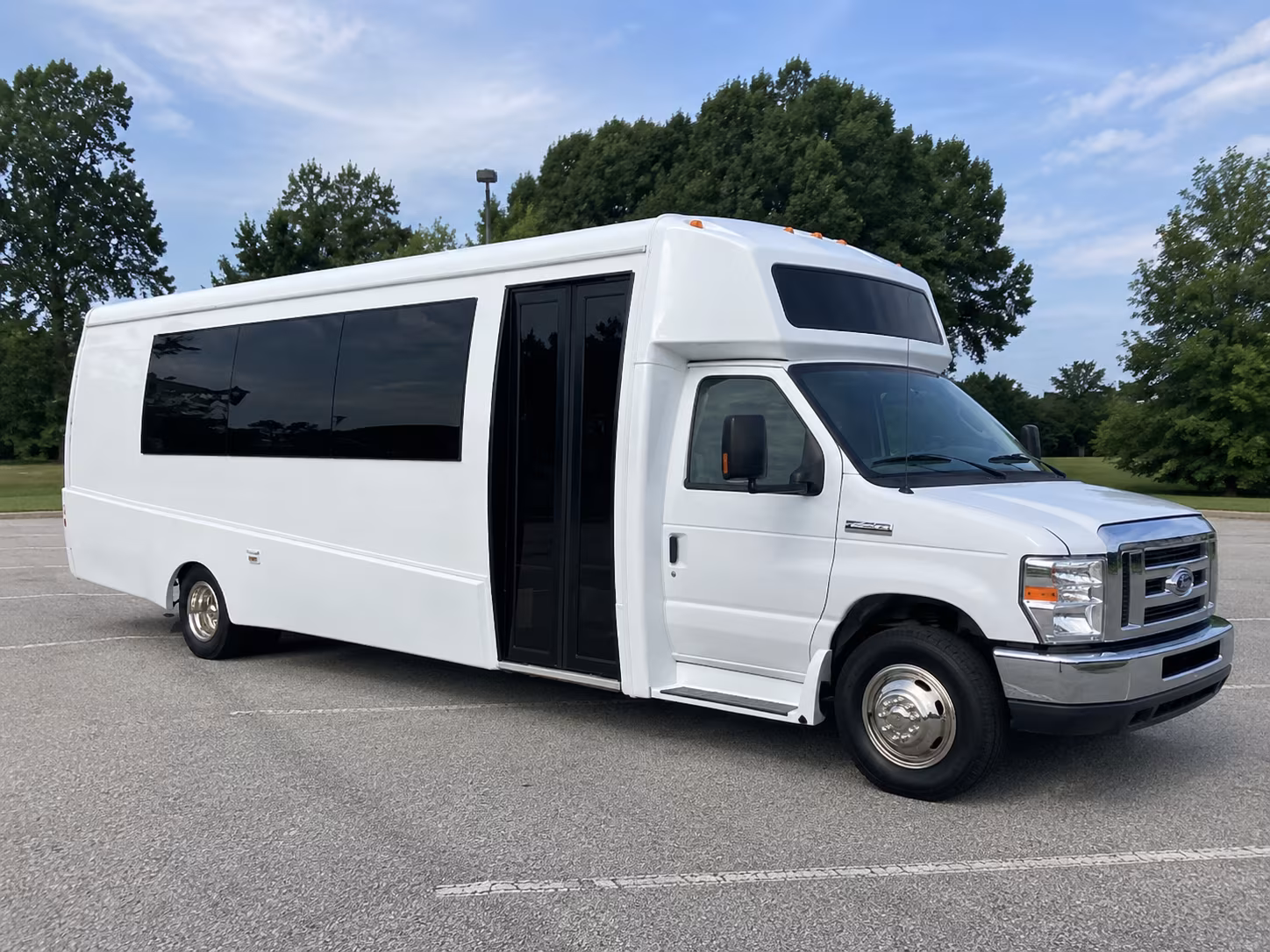 youngstown 18 passenger party bus