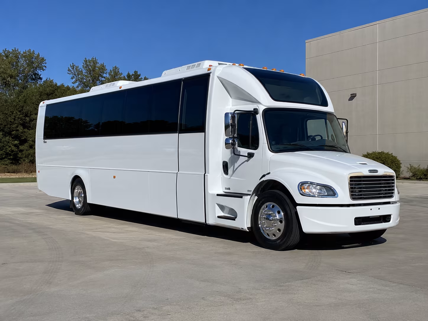 youngstown 28 passenger party bus